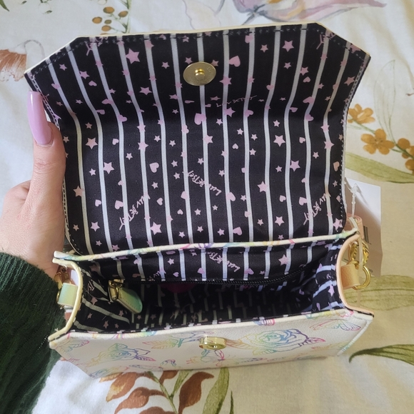 Betsey Johnson Handbag. - Picture 2 of 4